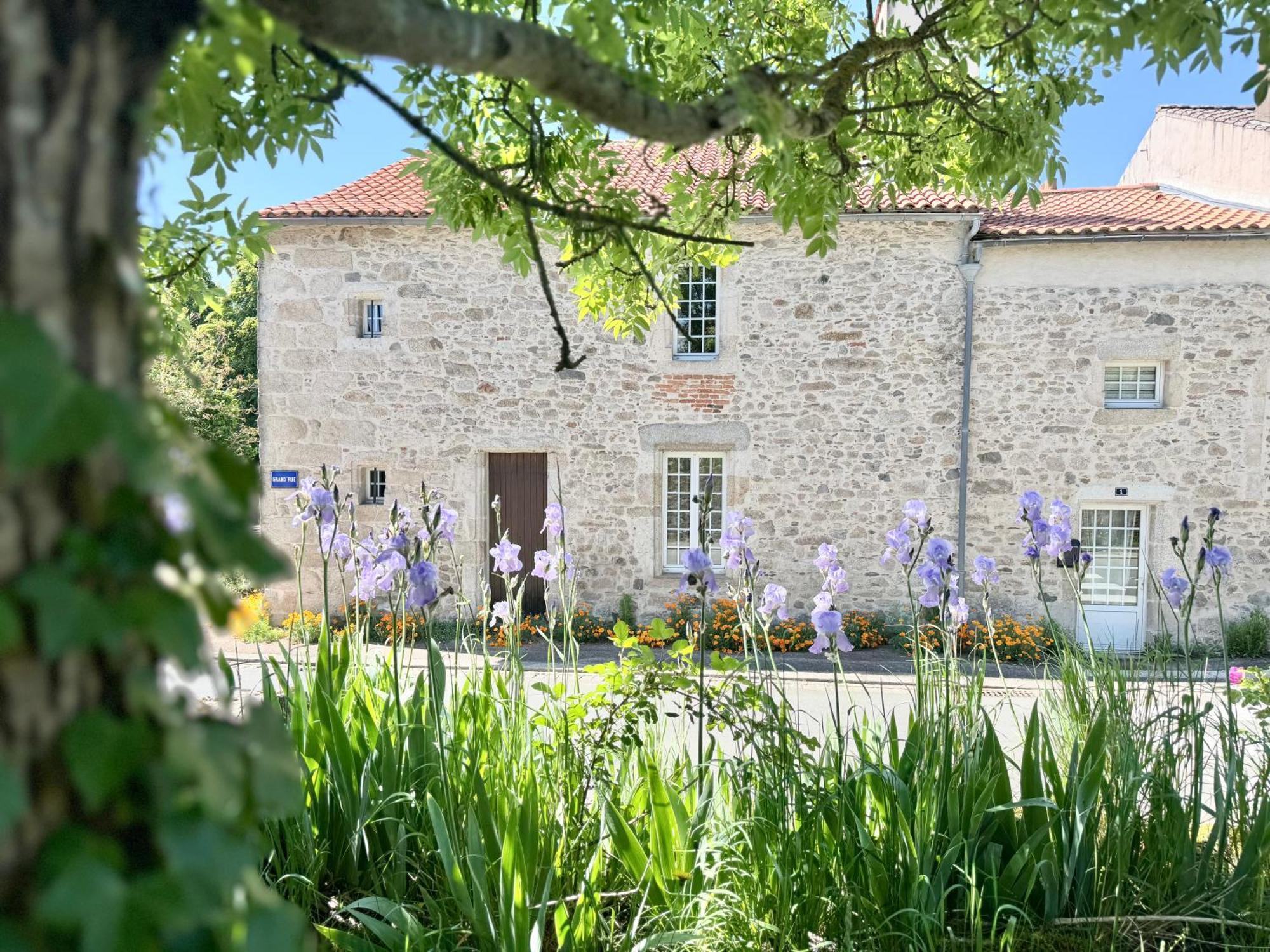 Manoir Medieval Art Deco - Logis Des 3 Artistes セーヴルモン エクステリア 写真